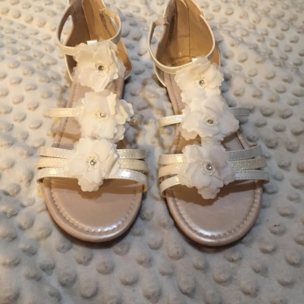 Big kids sandals. 6